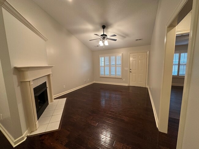 Photo - 722 Hobbs Rd SE