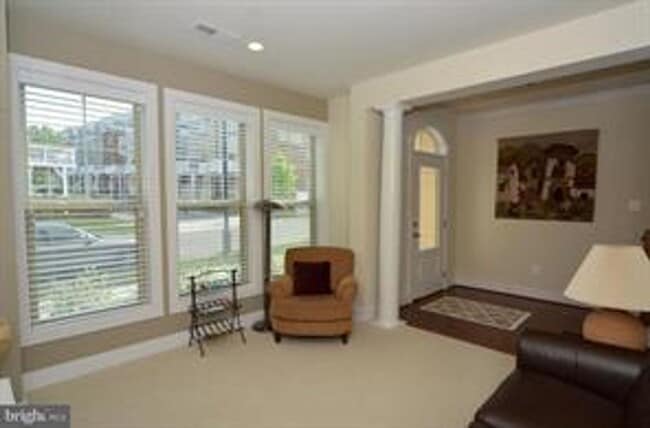 Photo - 4 LEVEL TOWNHOUSE WITH 2 CAR GARAGE, WALKING DISTANCE TO DOWNTOWN CROWN