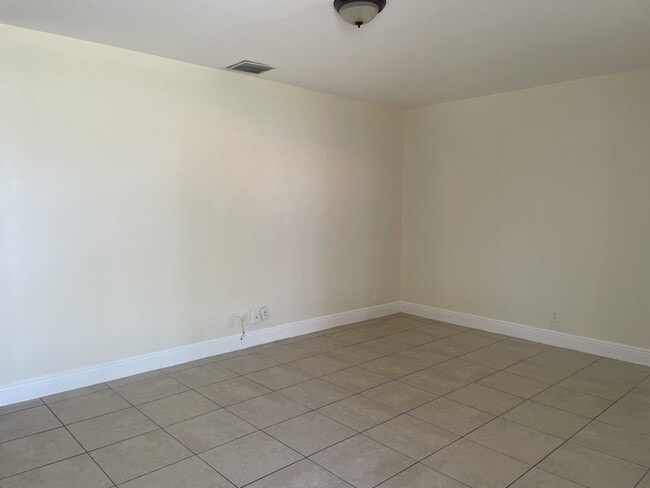 Building Photo - 2830 Avenue S Unit D4 Rental