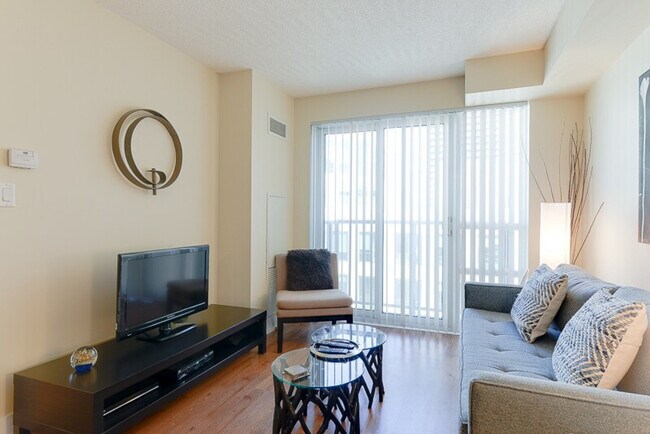 Photo - 20 Blue Jays Way Unité ID1034863P