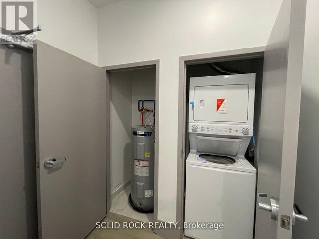 Photo - 48 King St E