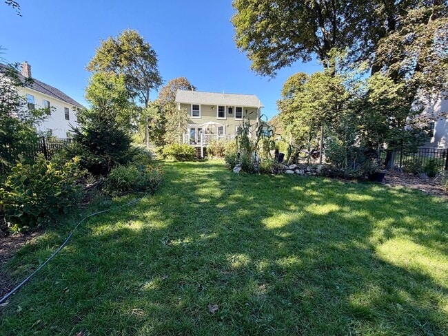 15 Wesleyan St