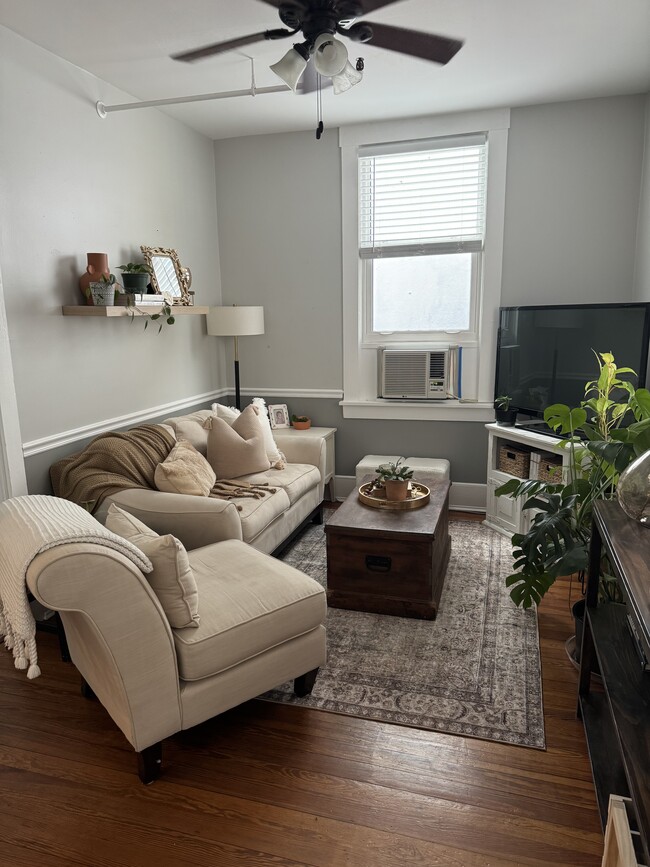Building Photo - 428 N Donnelly St Unit 2 Rental