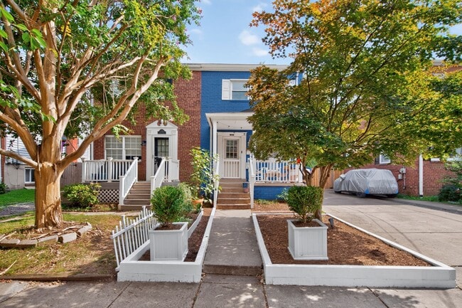 Photo - 327 Ashby St