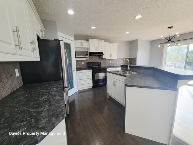 1020-118A 118a St SW
