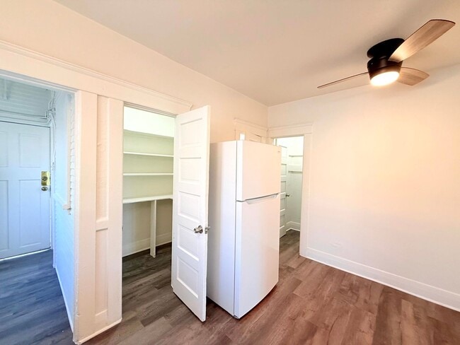 Photo - 1908-1910.5-19105 Daly St Unit 1910.5