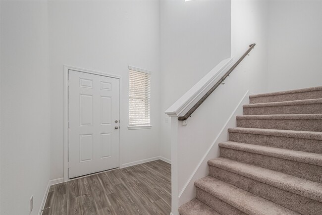 Photo - 325 Maple Bark Trl