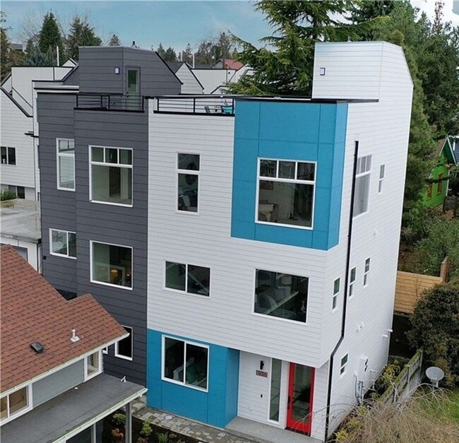 Photo - 936 N 90th St