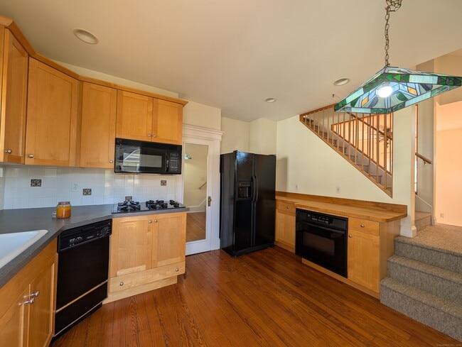 Building Photo - 446 New Haven Ave Unit 2