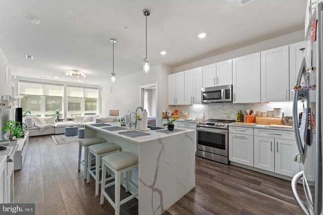 1761 Old Meadow Rd Unit 420