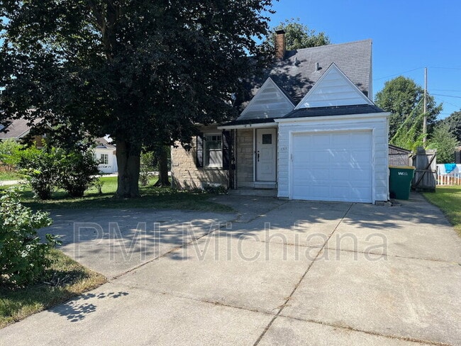 Photo - 1311 S Main St