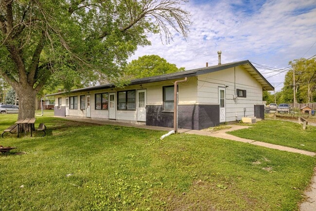 5336/5338/5340 Ervin St Triplex - 5336/5338/5340 Ervin St Triplex Apartment Unit 5340