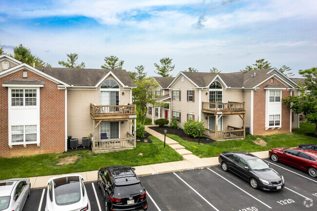 Building Photo - Stratford Commons Apartment Complex