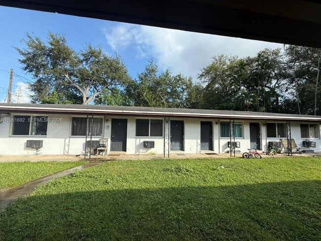 Building Photo - 14355 NE 6th Ave Unit 5