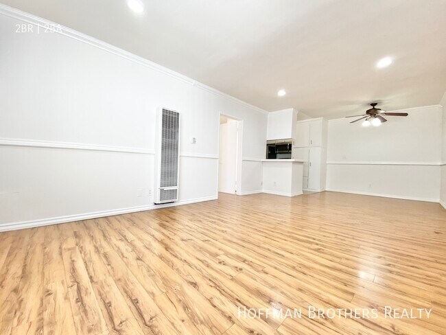 Photo - 5726 Camellia Ave Unidad 305A