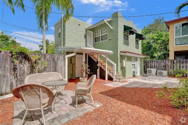 Building Photo - 639 SW 5th Ave Unit 2 Rental