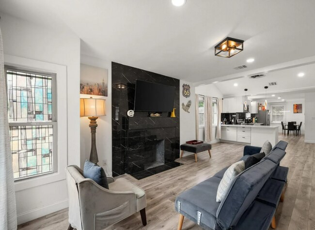 Photo - 2859 W Brooklyn Ave