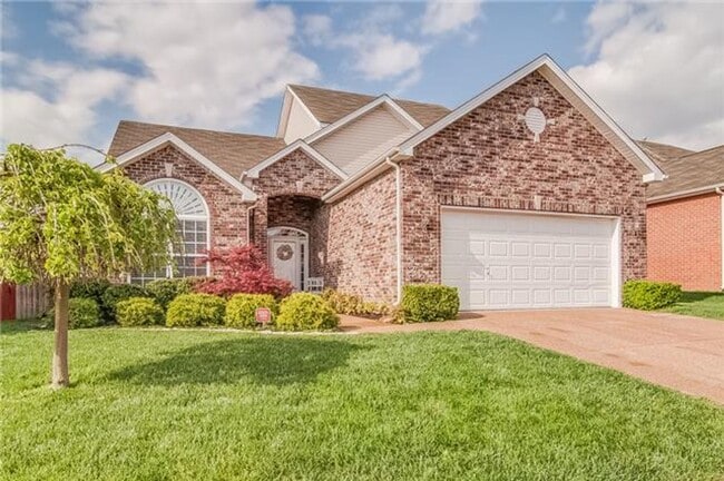 Building Photo - Spacious home in Brentwood