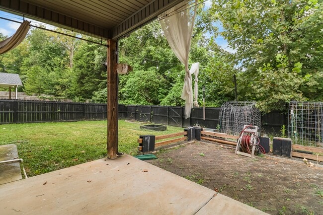 Photo - 515 Somerset Ln