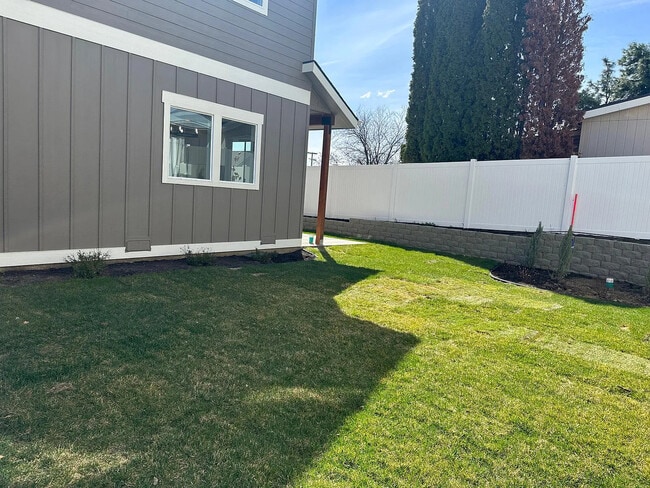 Photo - 910 Poplar Ave