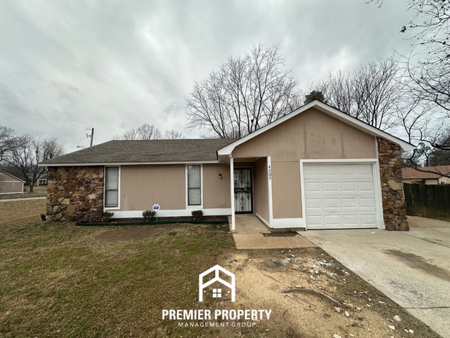 Building Photo - Charming 3BR Memphis Home with Garage, Open Kitchen & Fenced Backyard