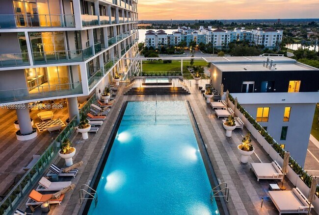 Photo - 2000 Metropica Wy Unit 1408