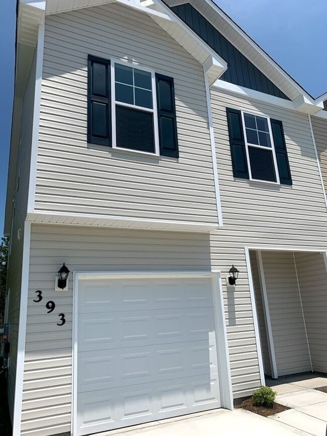 Photo - 3 Bedroom/2.5 Bath - Holly Ridge - The Lan...