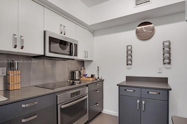 Building Photo - 747 Michigan Ave Unit 201 Rental
