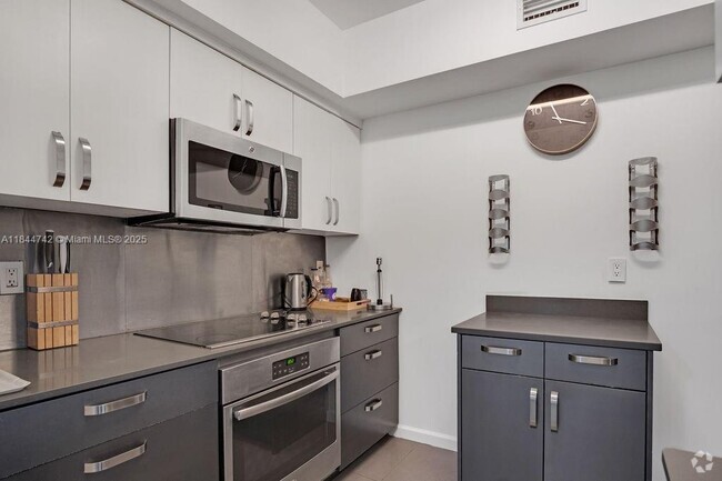 Building Photo - 747 Michigan Ave Unit 201 Rental