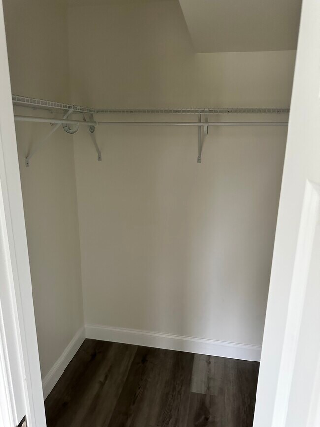 Closet - 115 N Harding Hwy