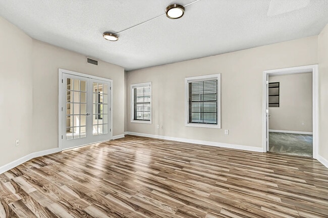 Photo - 1111 25th St NW