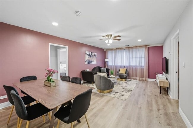 Building Photo - 3645 Peachtree Rd NE Unit 203