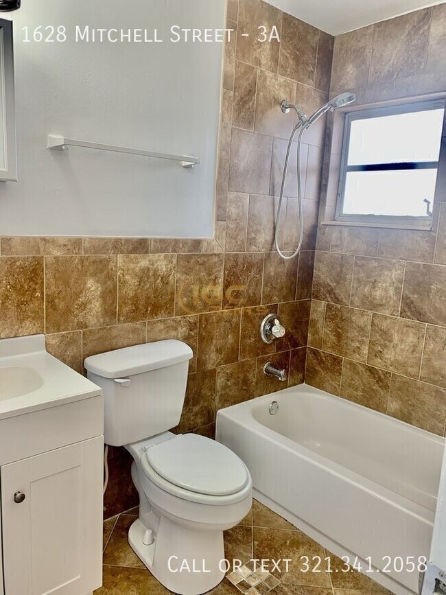 Photo - 1628 Mitchell St Unidad 3A