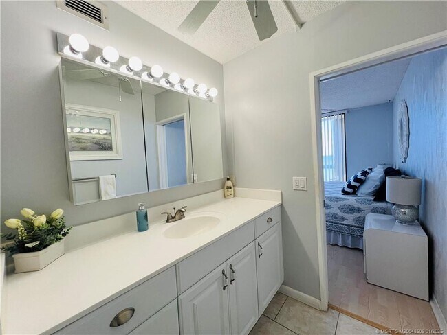 Photo - 9940 S Ocean Dr Unidad 703