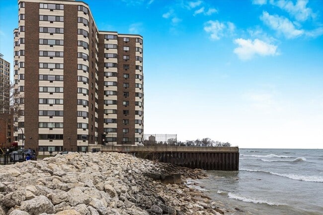 Building Photo - 7337 S South Shore Dr Rental