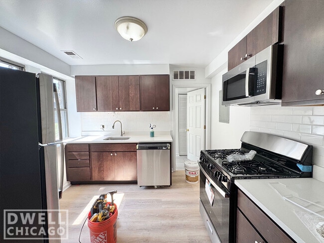 Building Photo - 2120 N Whipple St Unit 2 Rental