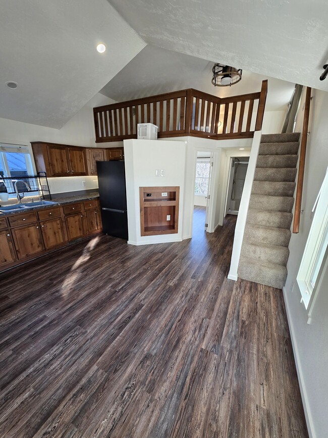 Photo - 780 NW Alder St