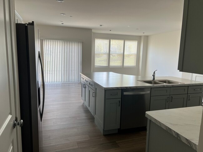 Photo - 1977 Leiter Way