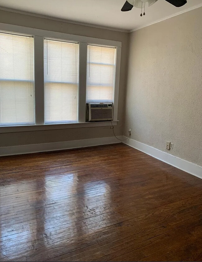 Photo - 1733 Poplar Ave