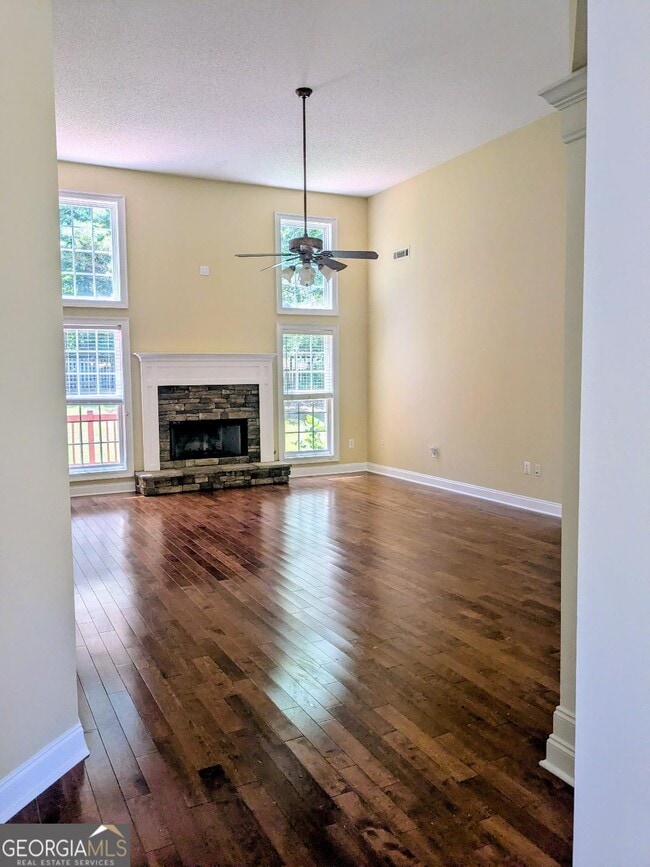 Photo - 110 Lyndhurst Way