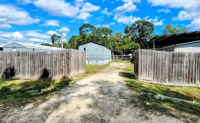 Photo - 2555 Lee Turner Rd