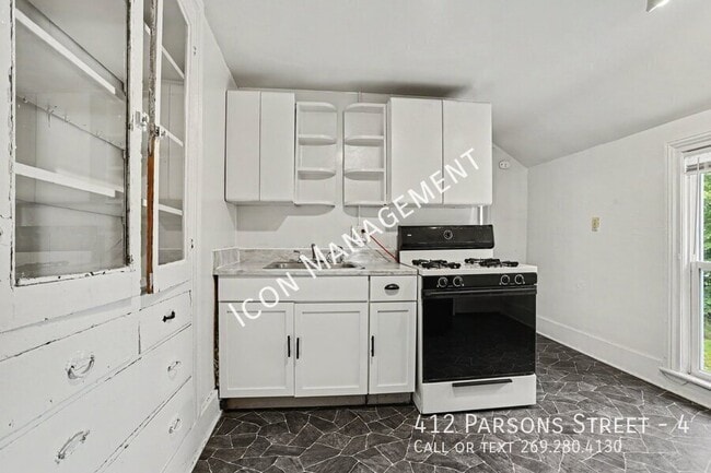 Photo - 412 Parsons St Unit 4