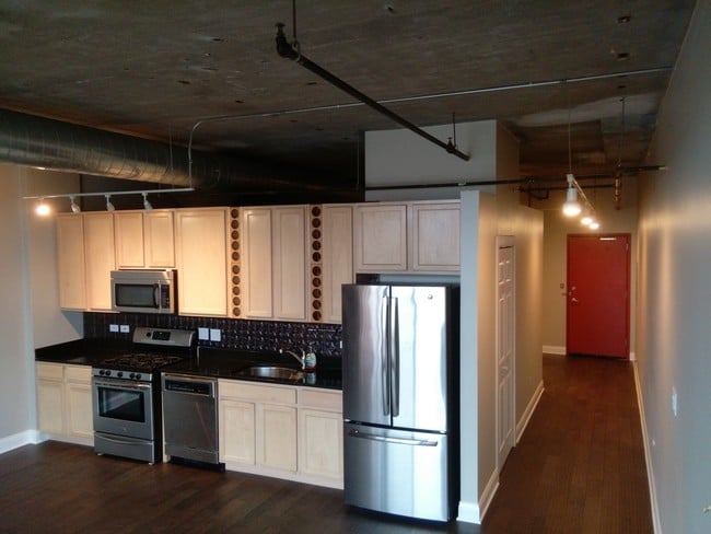 Building Photo - 1550 S Blue Island Ave Unit 9th floor