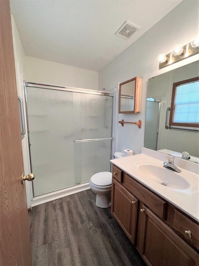 Photo - 125 W Wade St