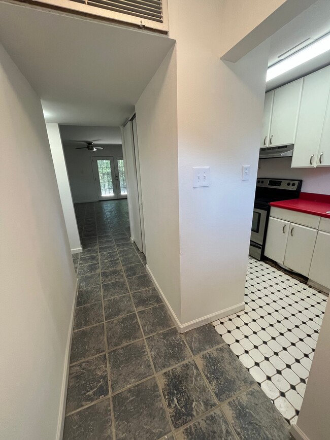 Photo - 3838 Pontchartrain Dr Unit C109
