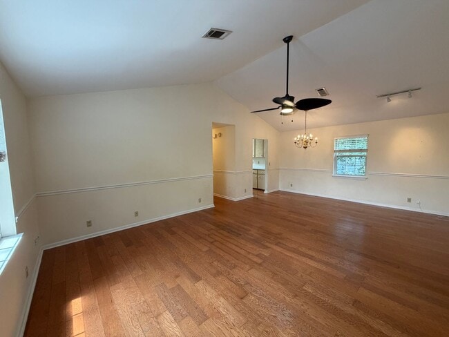 Photo - 501 Pine St