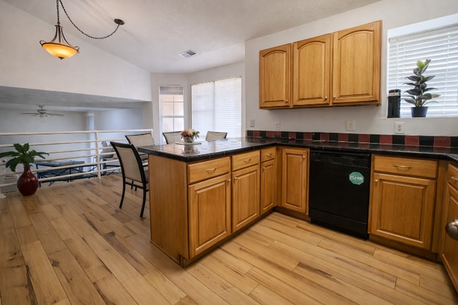 Photo - 991 N 2100 W