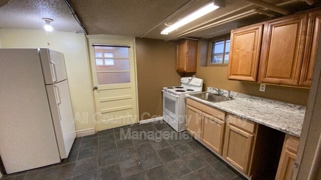 170 1/2 N 8th St - 170 1/2 N 8th St