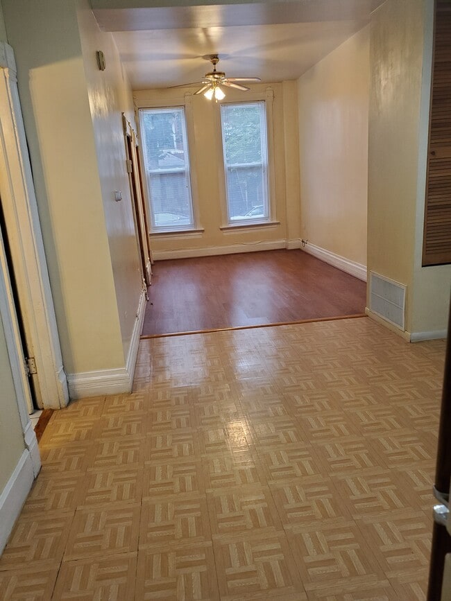 Photo - 1026 N Wood St Unit 1 front