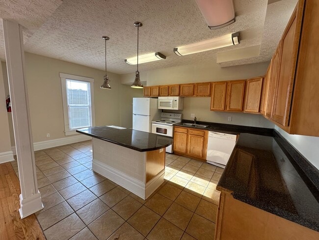 Photo - 265 E 11th Ave